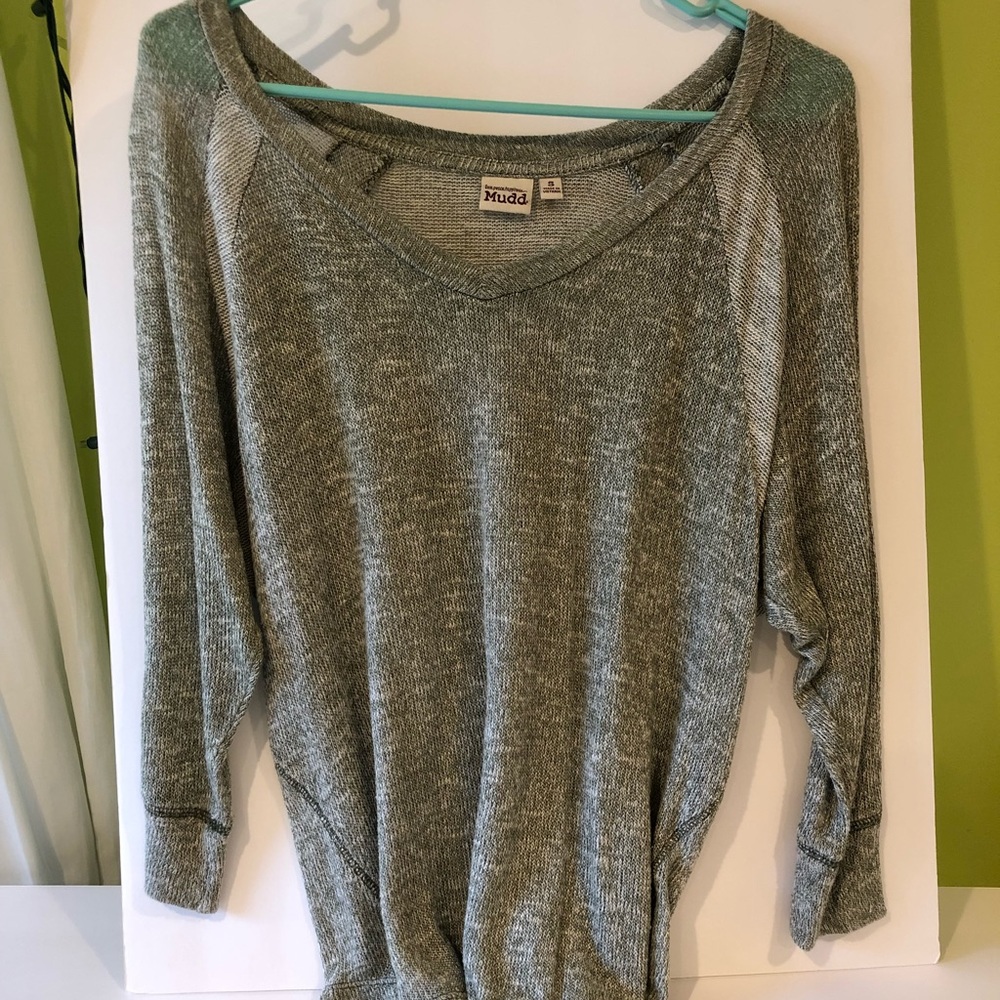 Quarter sleeve light weight sweater